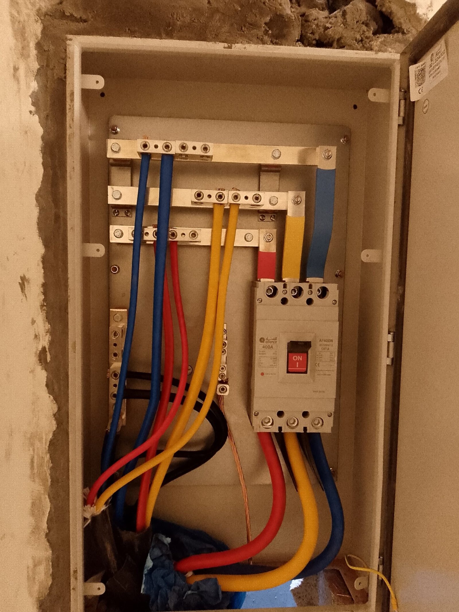 ⚡ الدليل الشامل لخدمات الكهرباء المنزلية في الدمام: كل ما تحتاج معرفته للحفاظ على أمان منزلك 🏠🔌